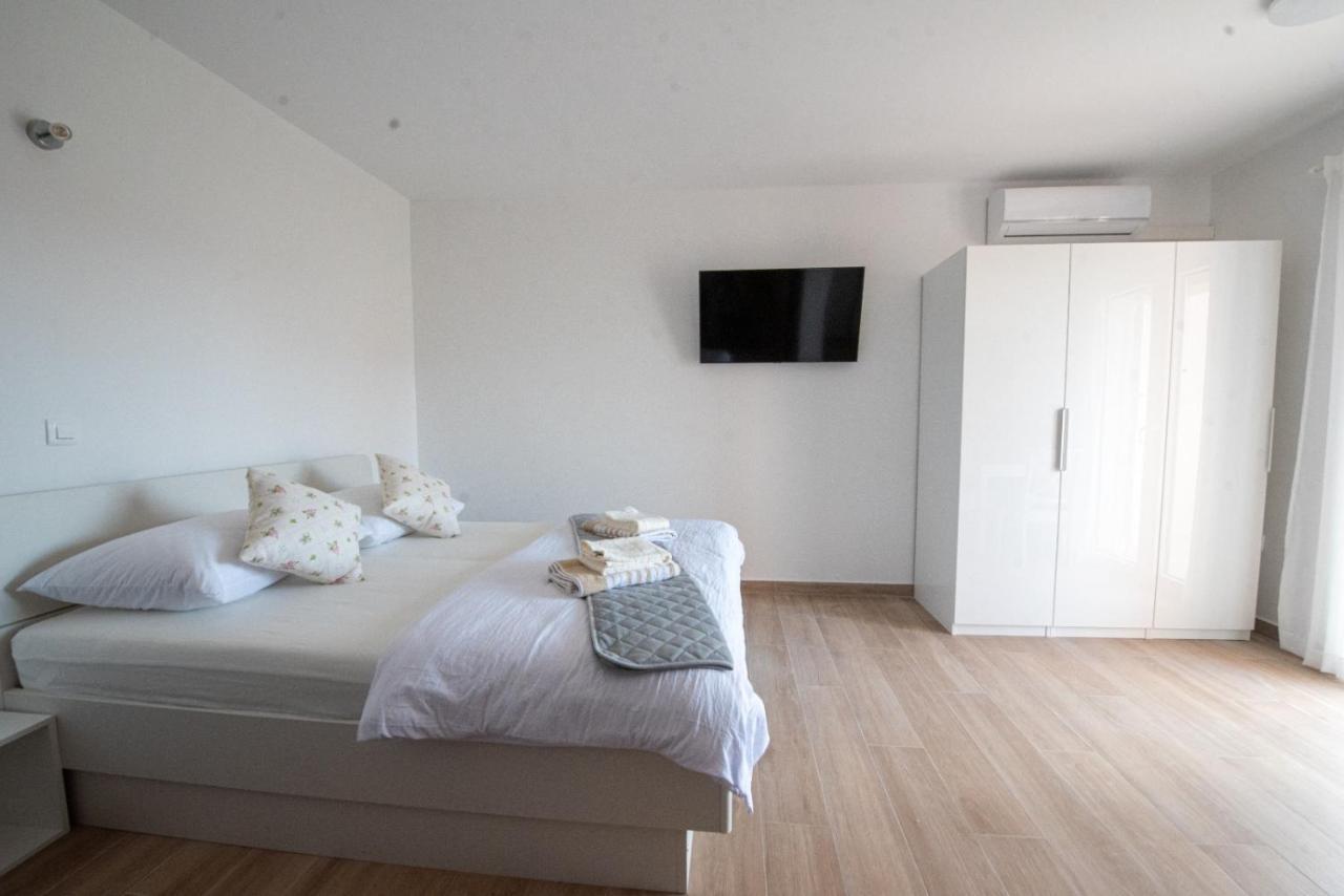 Charming Apartments Duce オミシュ エクステリア 写真