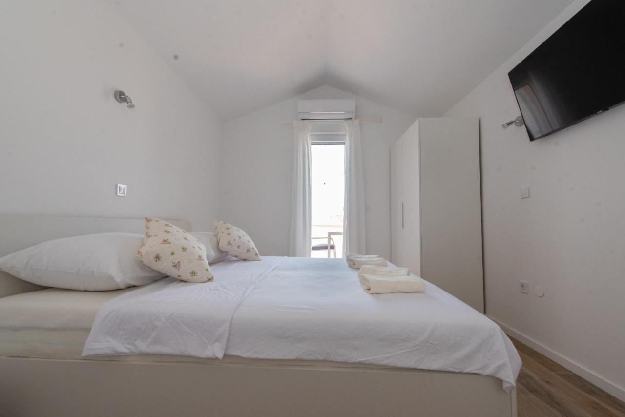 Charming Apartments Duce オミシュ エクステリア 写真