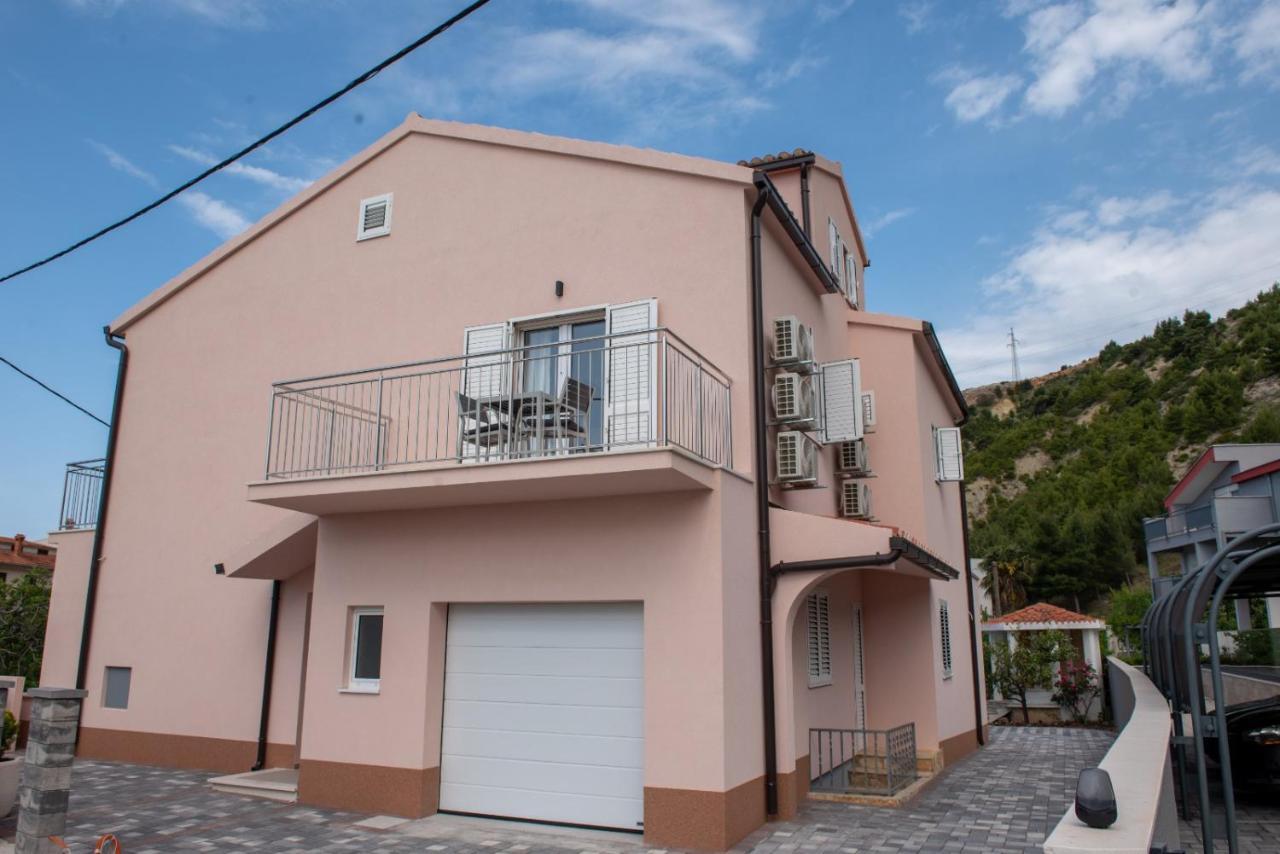 Charming Apartments Duce オミシュ エクステリア 写真